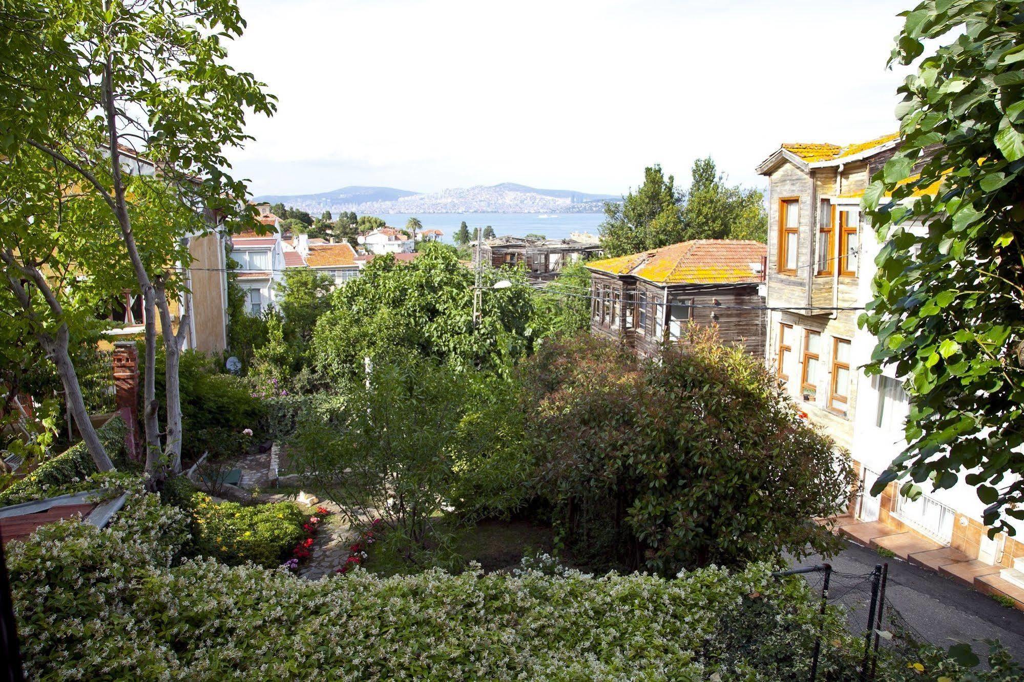 L'Isola Guesthouse (Adults Only) Heybeliada Bagian luar foto